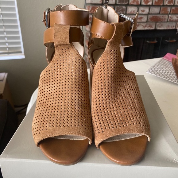 Heels - Picture 2 of 4